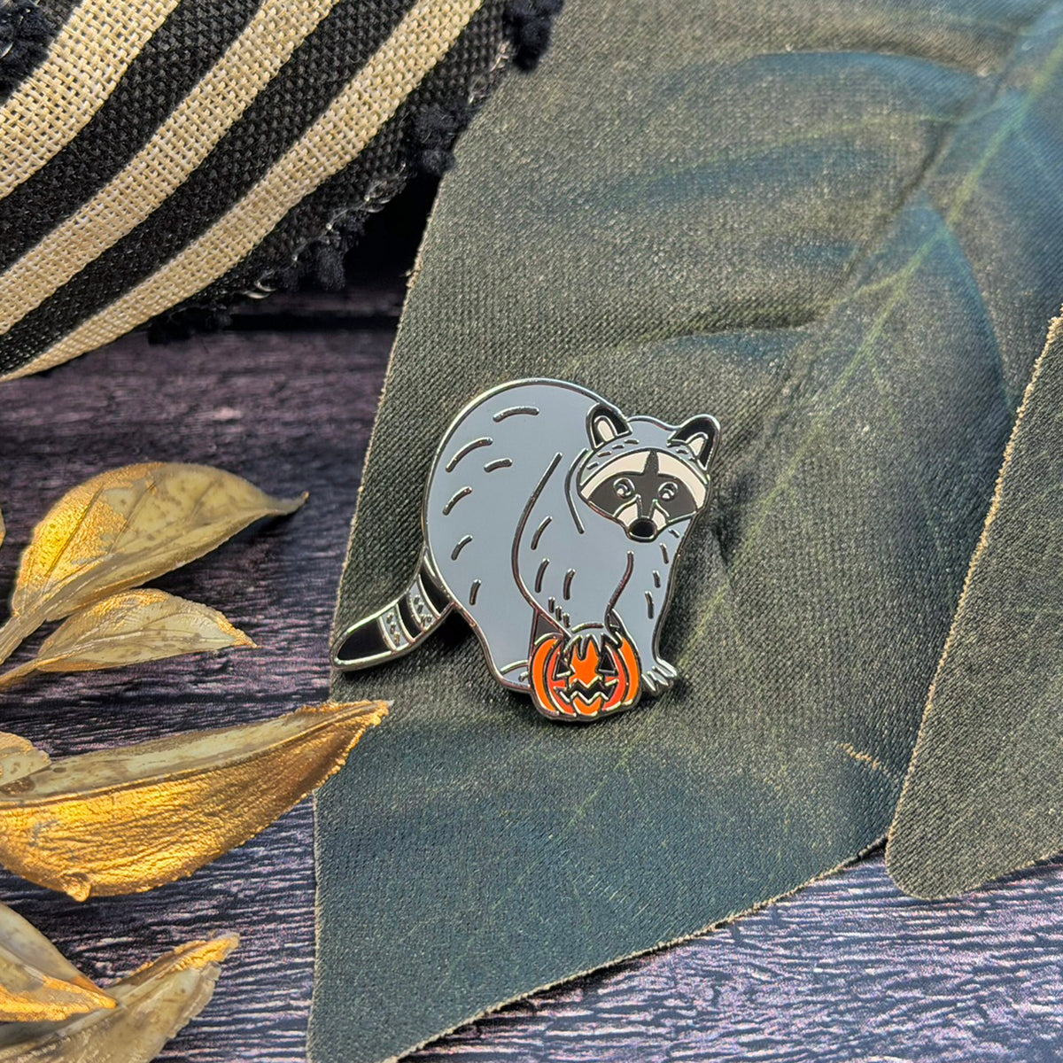 Spooky Raccoon Needleminder